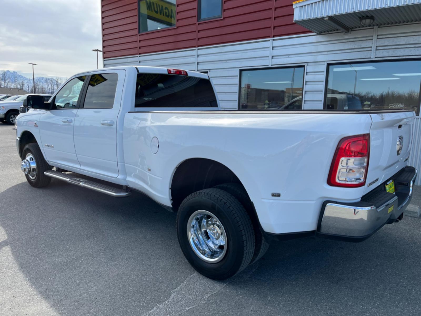 2022 WHITE /Black RAM 3500 BIG HORN (3C63RRHL6NG) with an 6.7L engine, Automatic transmission, located at 1960 Industrial Drive, Wasilla, 99654, (907) 274-2277, 61.573475, -149.400146 - Photo #2